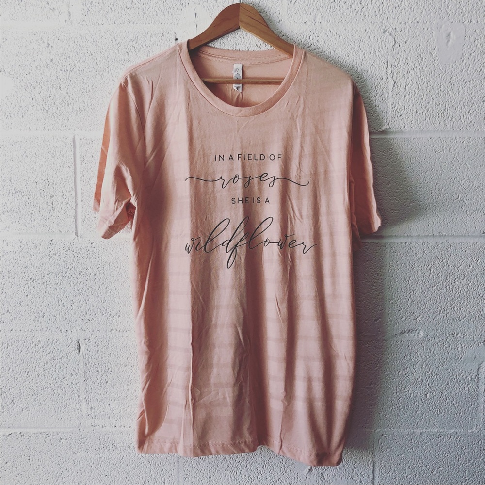 Bella Canvas Wildflower printed t-shirt sz: XL NWT